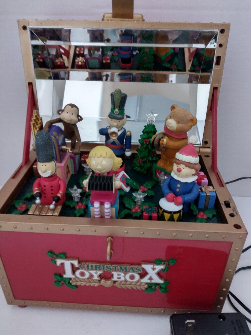Vintage Maisto Christmas Toy Music Box Animated Musical Illuminated Works
